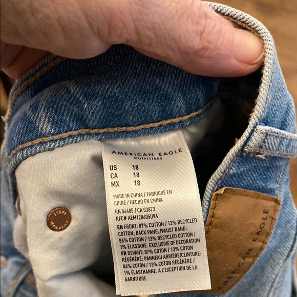 American Eagle women’s Light Blue Distressed Denim Shorts - Picture 4 of 4